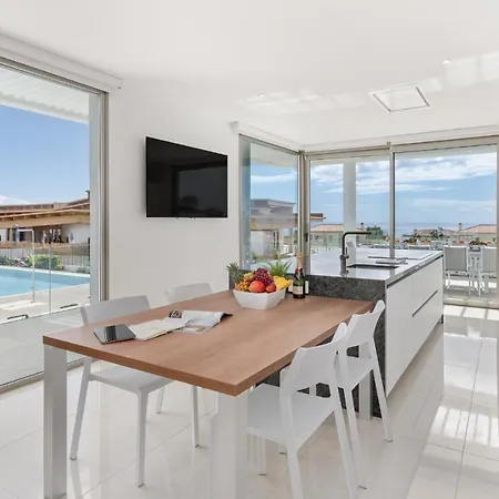 Karat Royal White Villa *