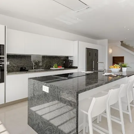 Karat Royal White Villa Costa Adeje (Tenerife)